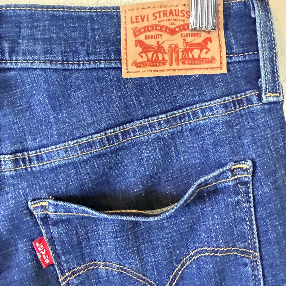 Levi's Women's Deep Blue Skinny Jeans size 27 like new - Picture 4 of 9